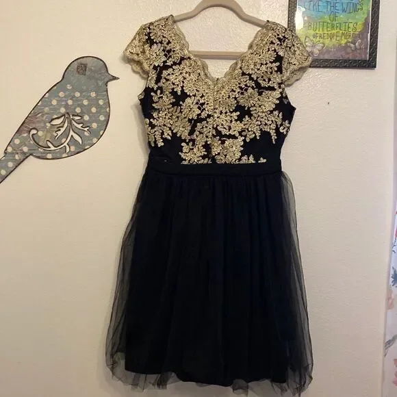 Black and Gold Party Dress Size Large - Picture 2 of 9
